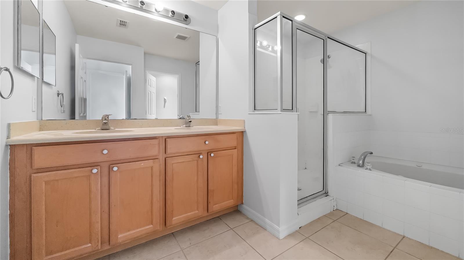 Image 23 of 47 For 417 Livorno Way