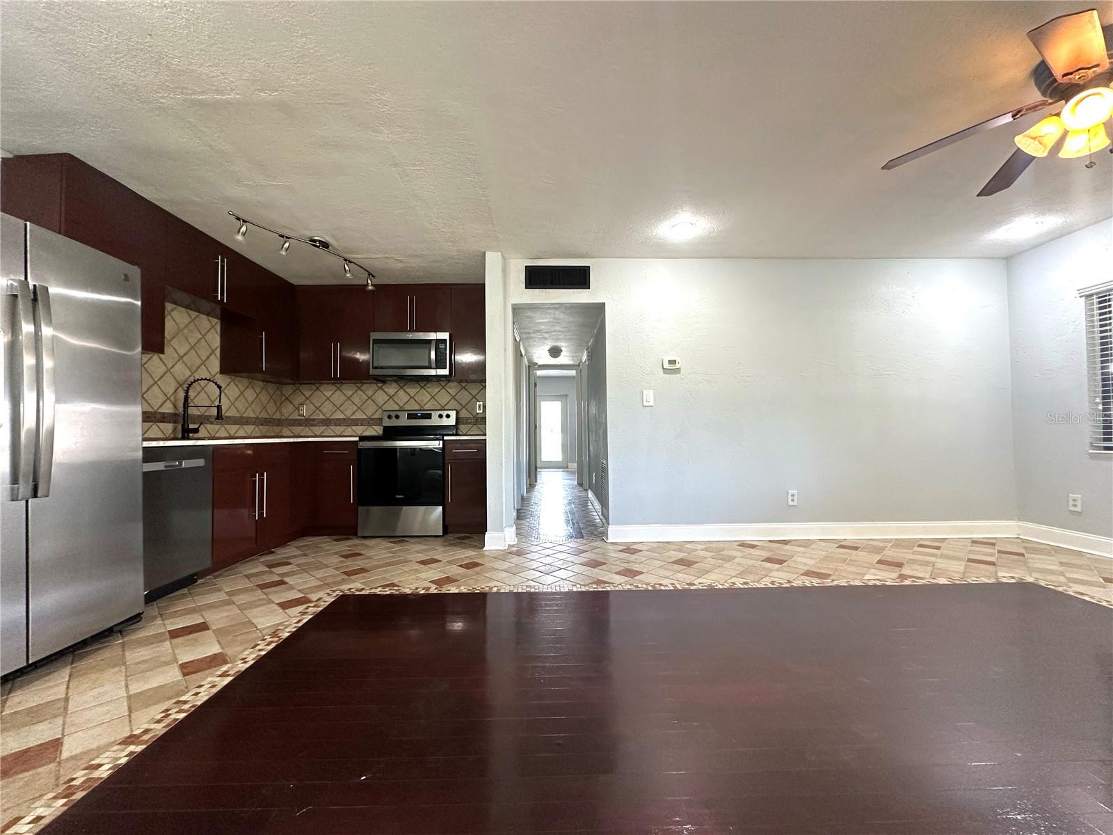 Image 13 of 20 For 814 Agnes Drive