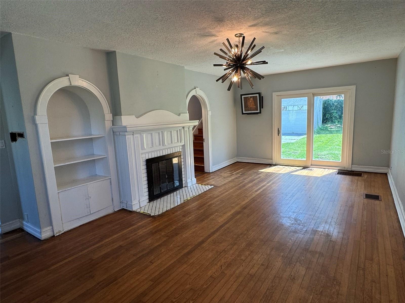 Image 2 of 23 For 714 Springdale Road