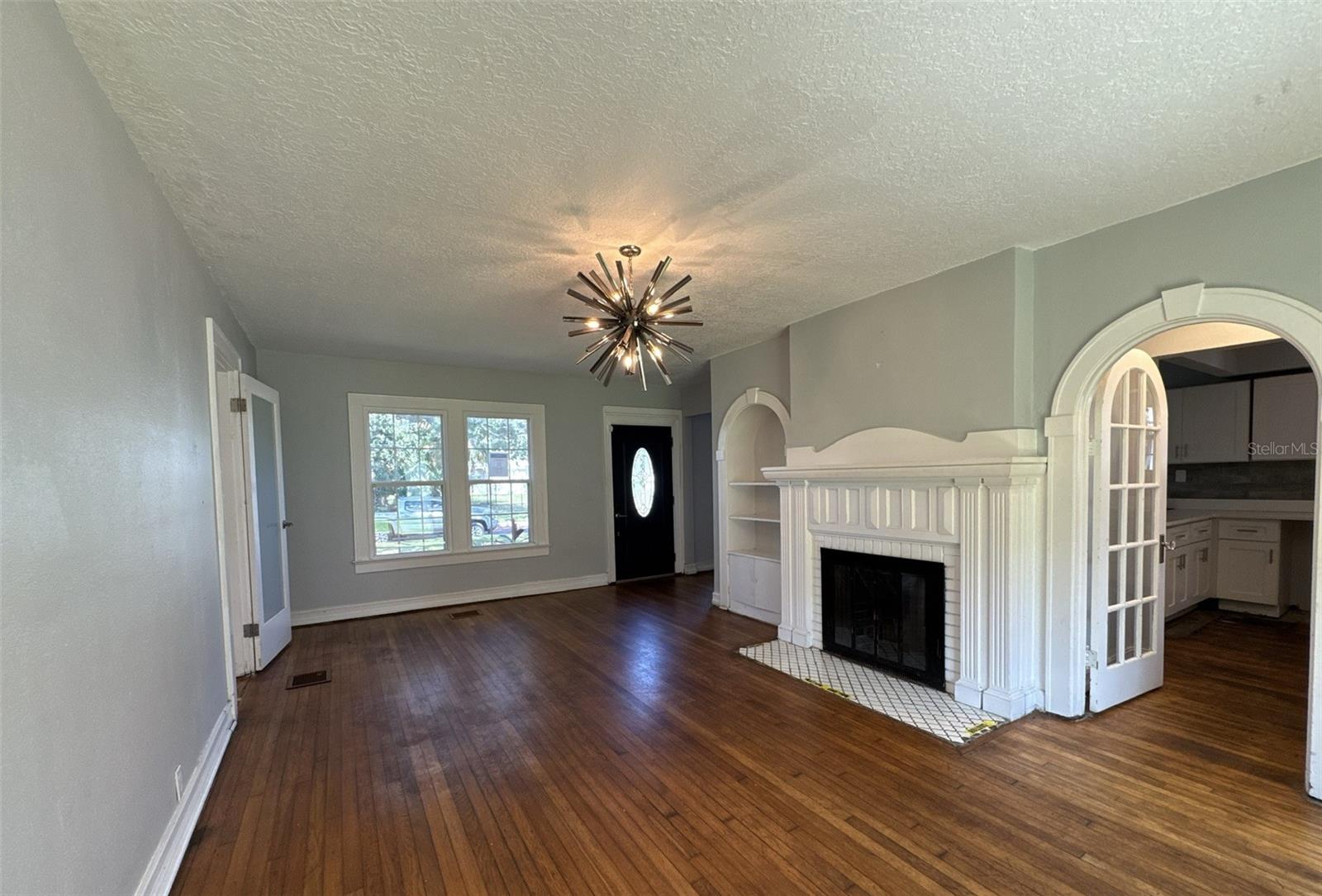 Image 3 of 23 For 714 Springdale Road