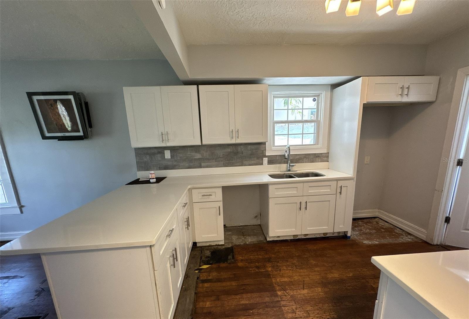 Image 5 of 23 For 714 Springdale Road