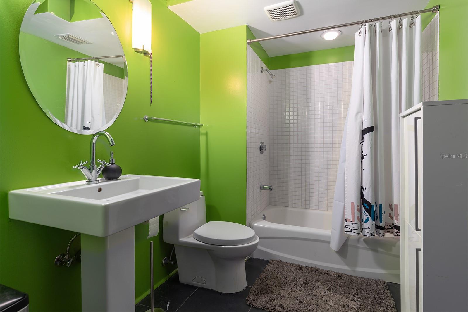 Image 17 of 32 For 10 Summerlin Avenue 14