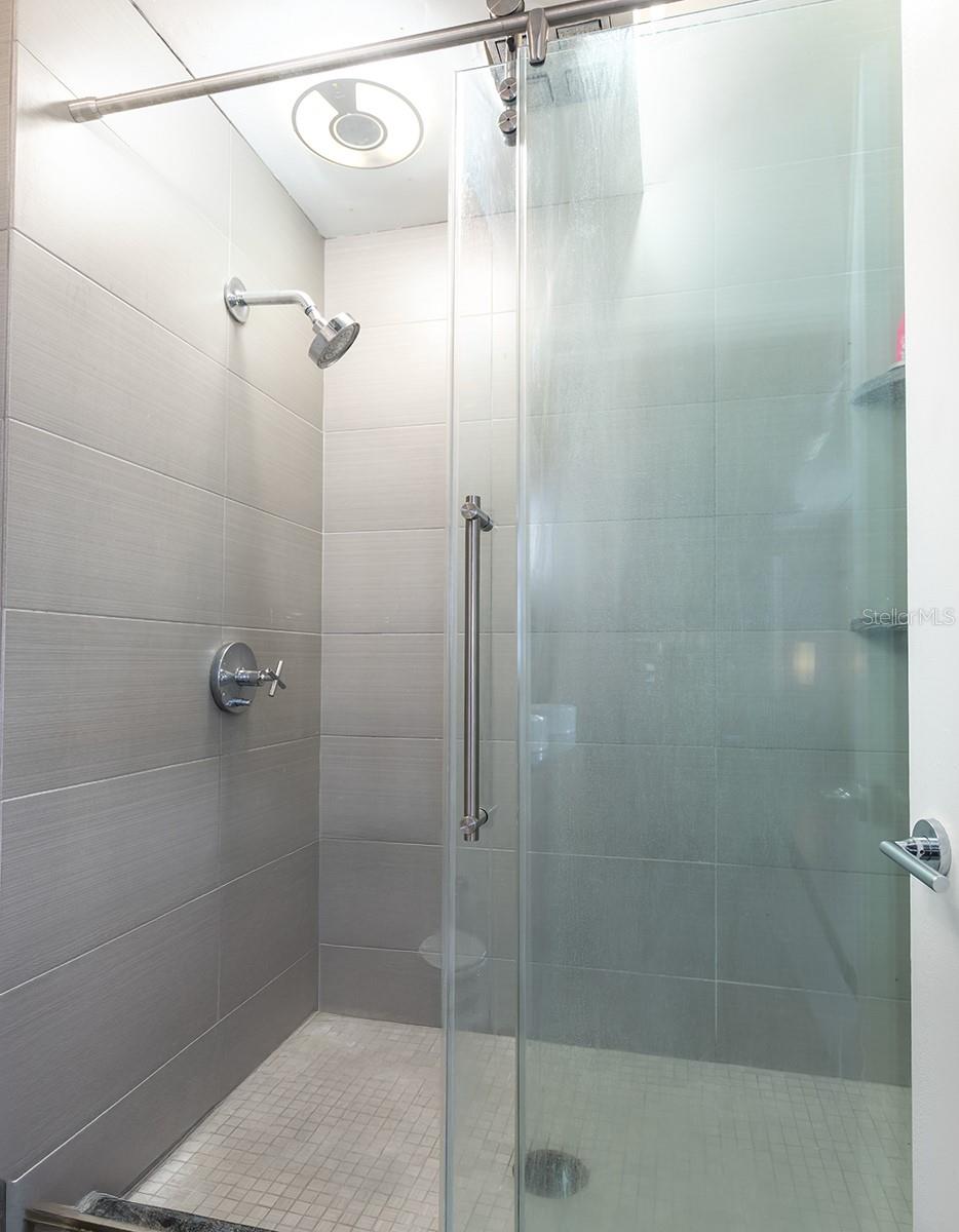 Image 24 of 32 For 10 Summerlin Avenue 14