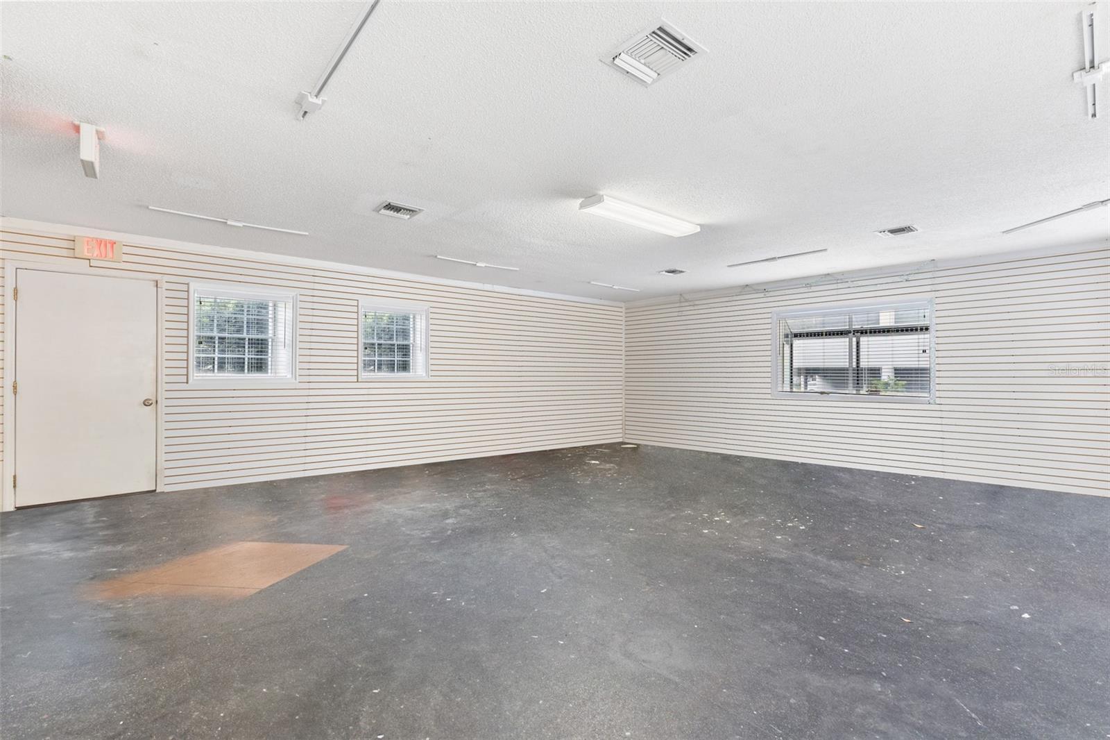 Image 4 of 21 For 1214 Kuhl Avenue