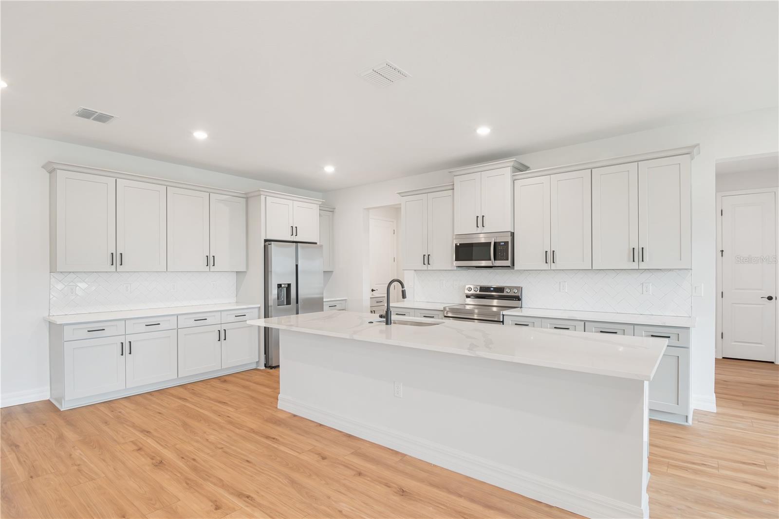 Image 18 of 49 For 5908 115 Street Rd