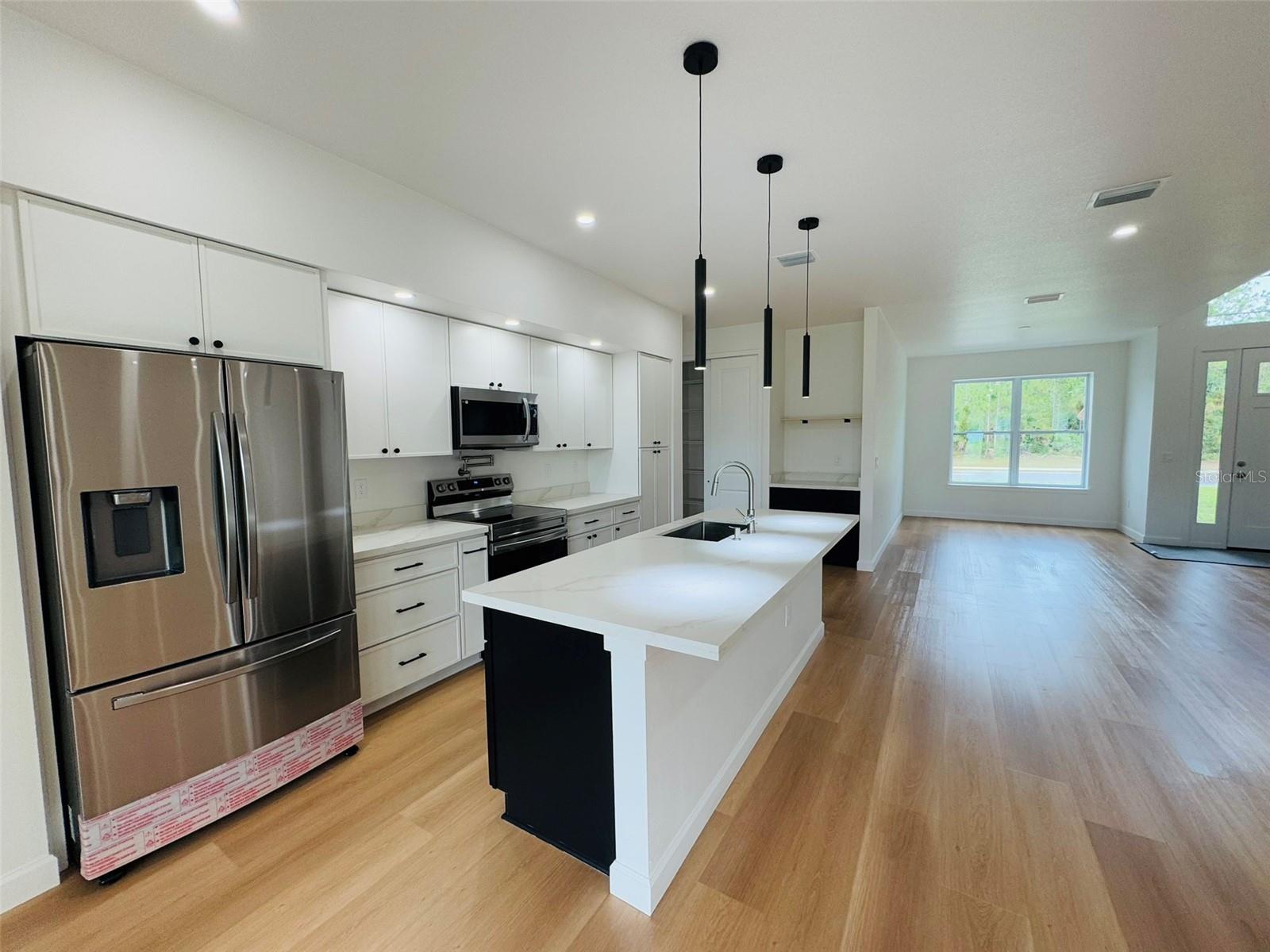 Image 4 of 23 For 2664 De Groodt Rd