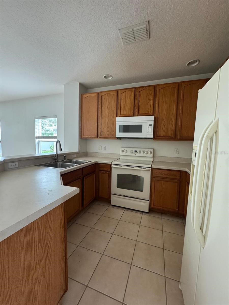 Image 7 of 15 For 10804 Savannah Wood Drive 127