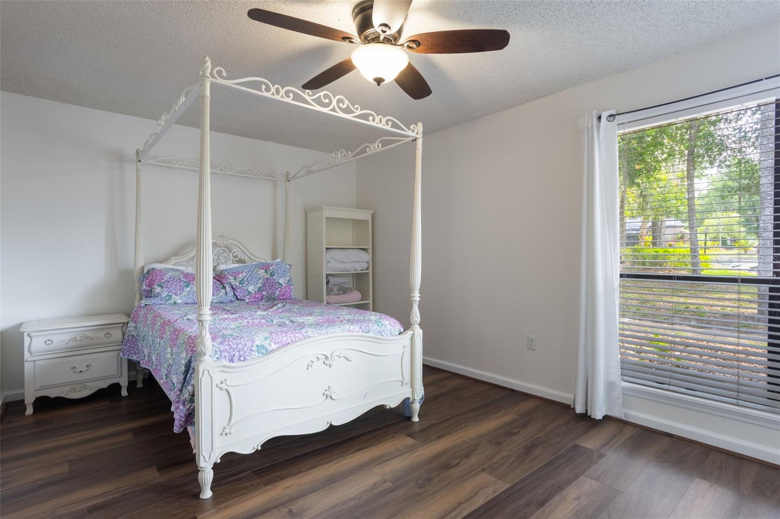 Image 14 of 36 For 940 Douglas Ave  159