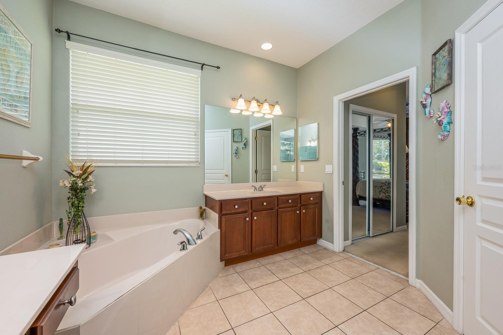 Image 14 of 34 For 127 Heatherbrooke Circle