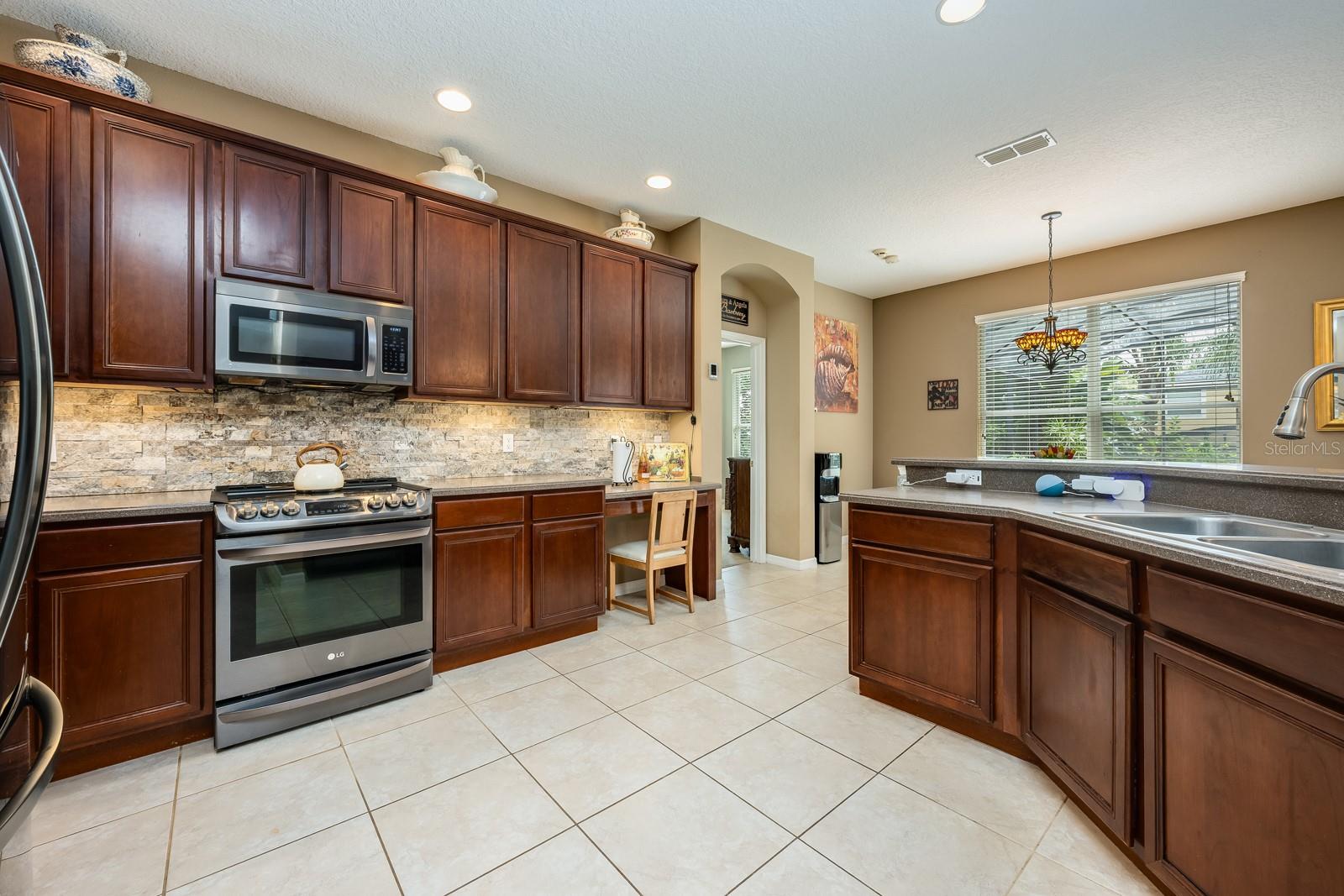 Image 7 of 34 For 127 Heatherbrooke Circle