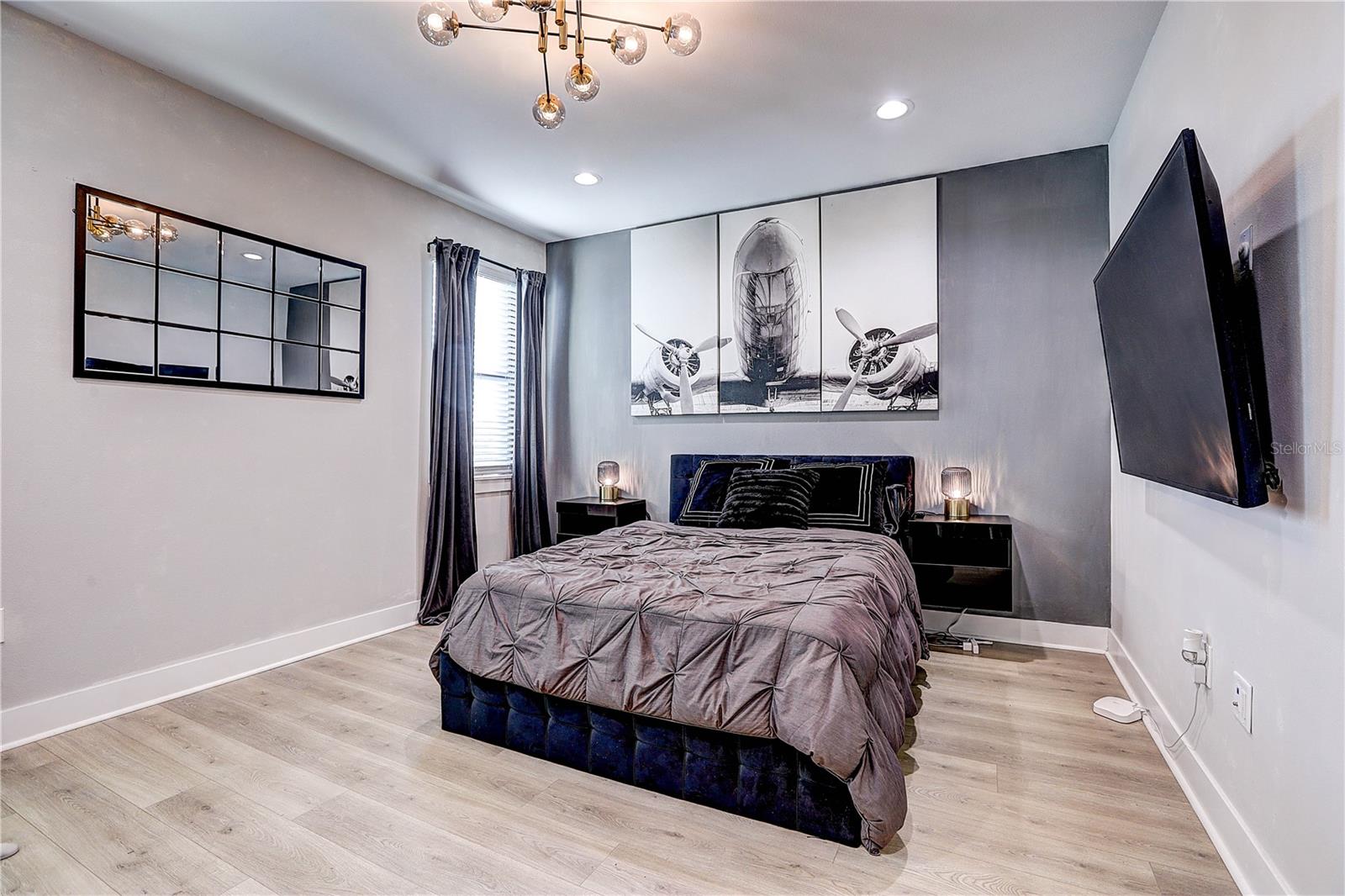 Image 23 of 39 For 6902 Macdill Avenue 1