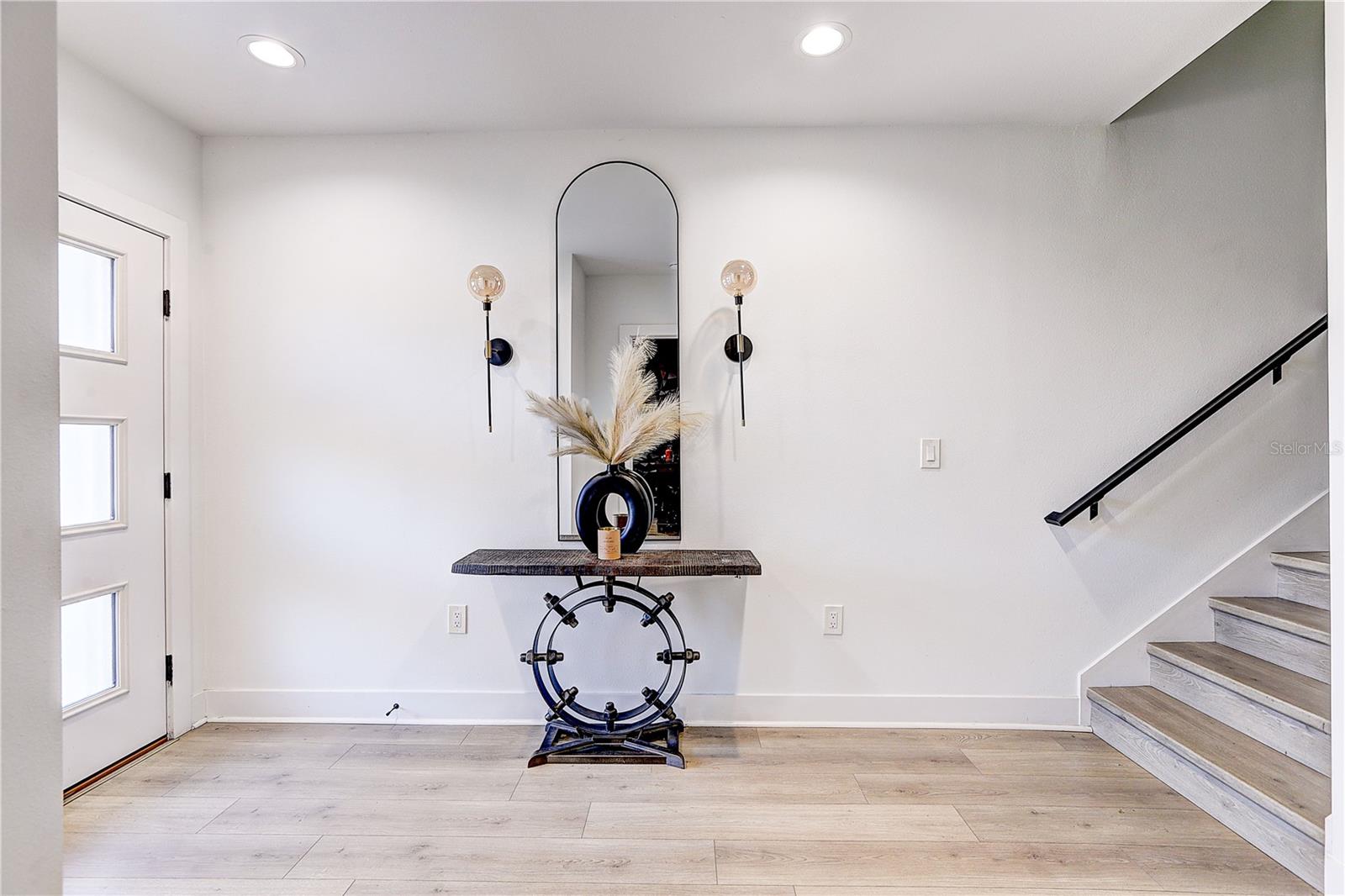 Image 3 of 39 For 6902 Macdill Avenue 1