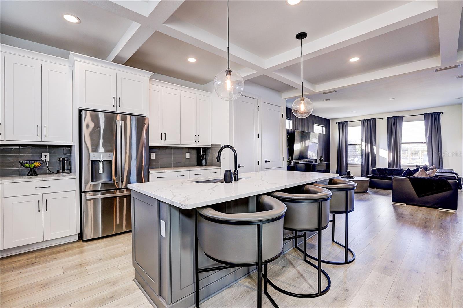 Image 5 of 39 For 6902 Macdill Avenue 1