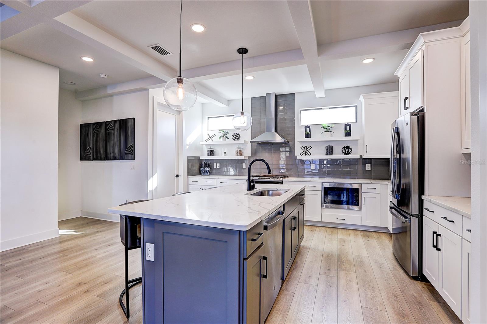 Image 6 of 39 For 6902 Macdill Avenue 1