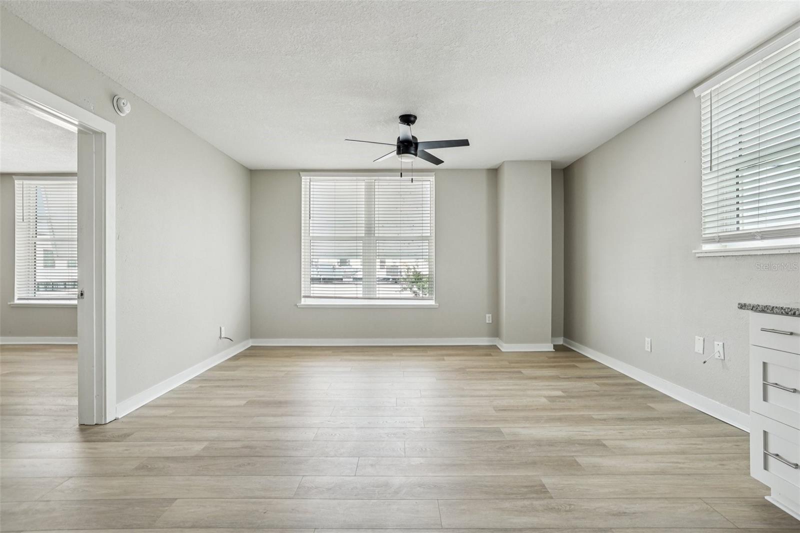Image 10 of 21 For 801 Montrose Street Sw