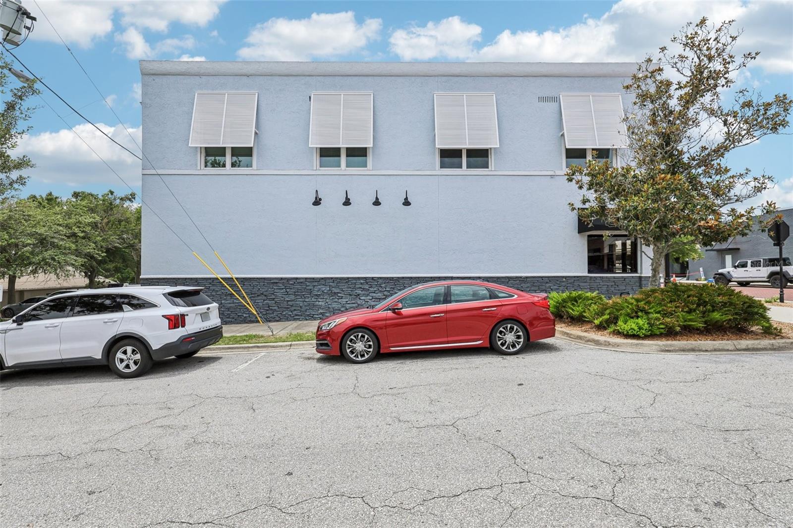 Image 2 of 21 For 801 Montrose Street Sw
