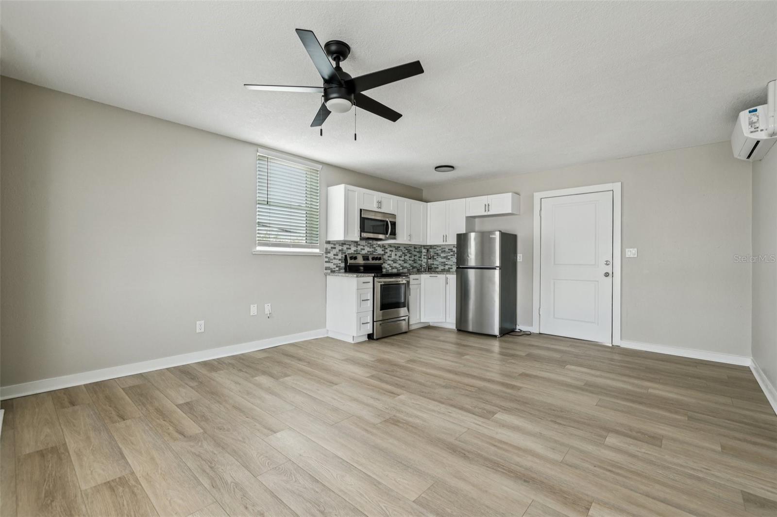 Image 8 of 21 For 801 Montrose Street Sw