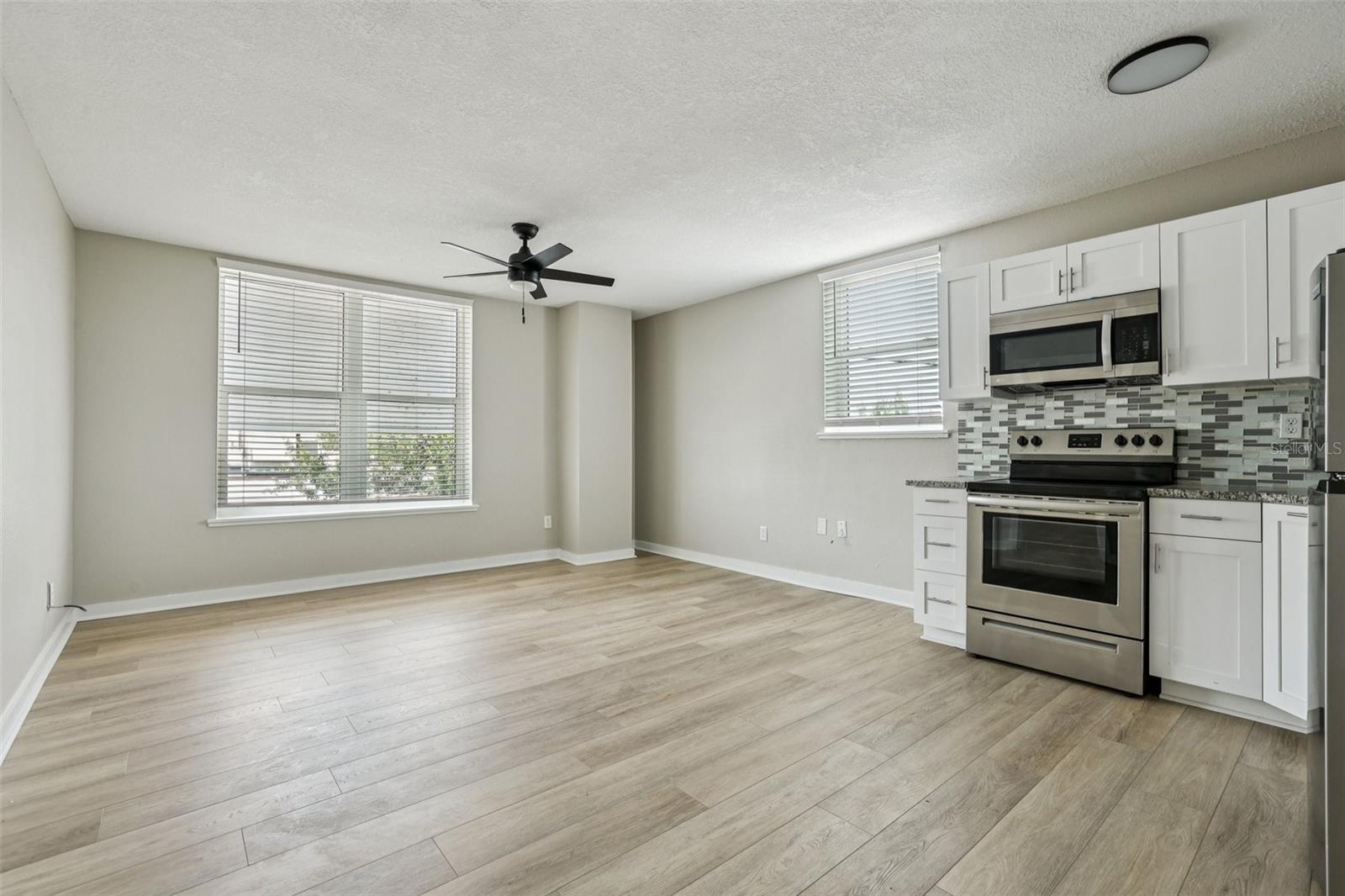 Image 9 of 21 For 801 Montrose Street Sw