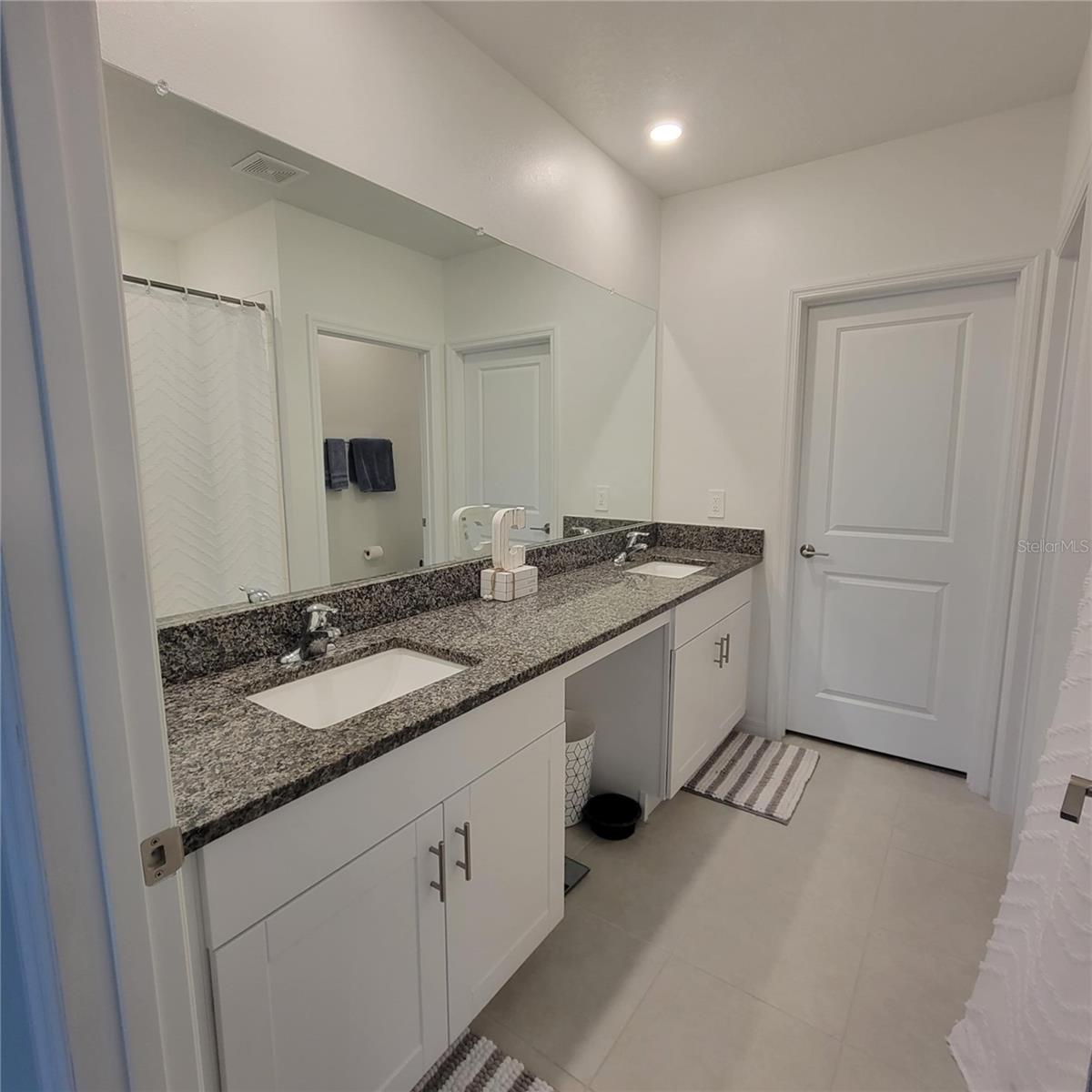 Image 16 of 40 For 13707 Newbridge Street