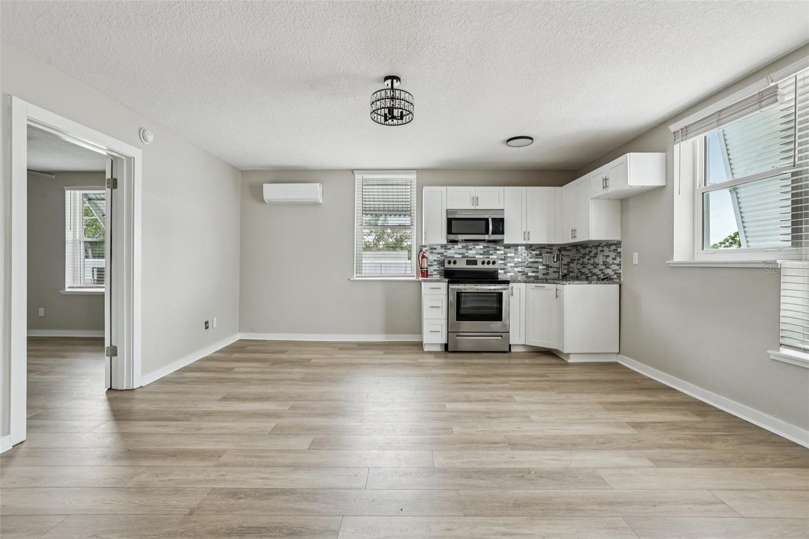 Image 10 of 25 For 801 Montrose Street Ne