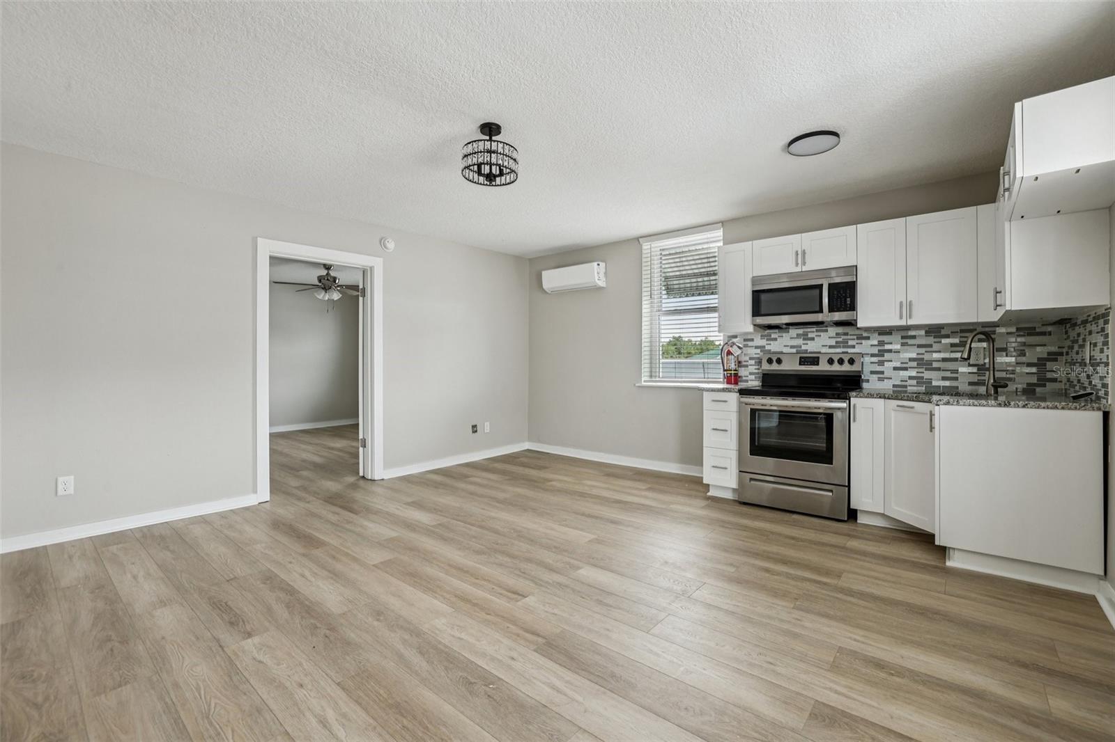 Image 11 of 25 For 801 Montrose Street Ne