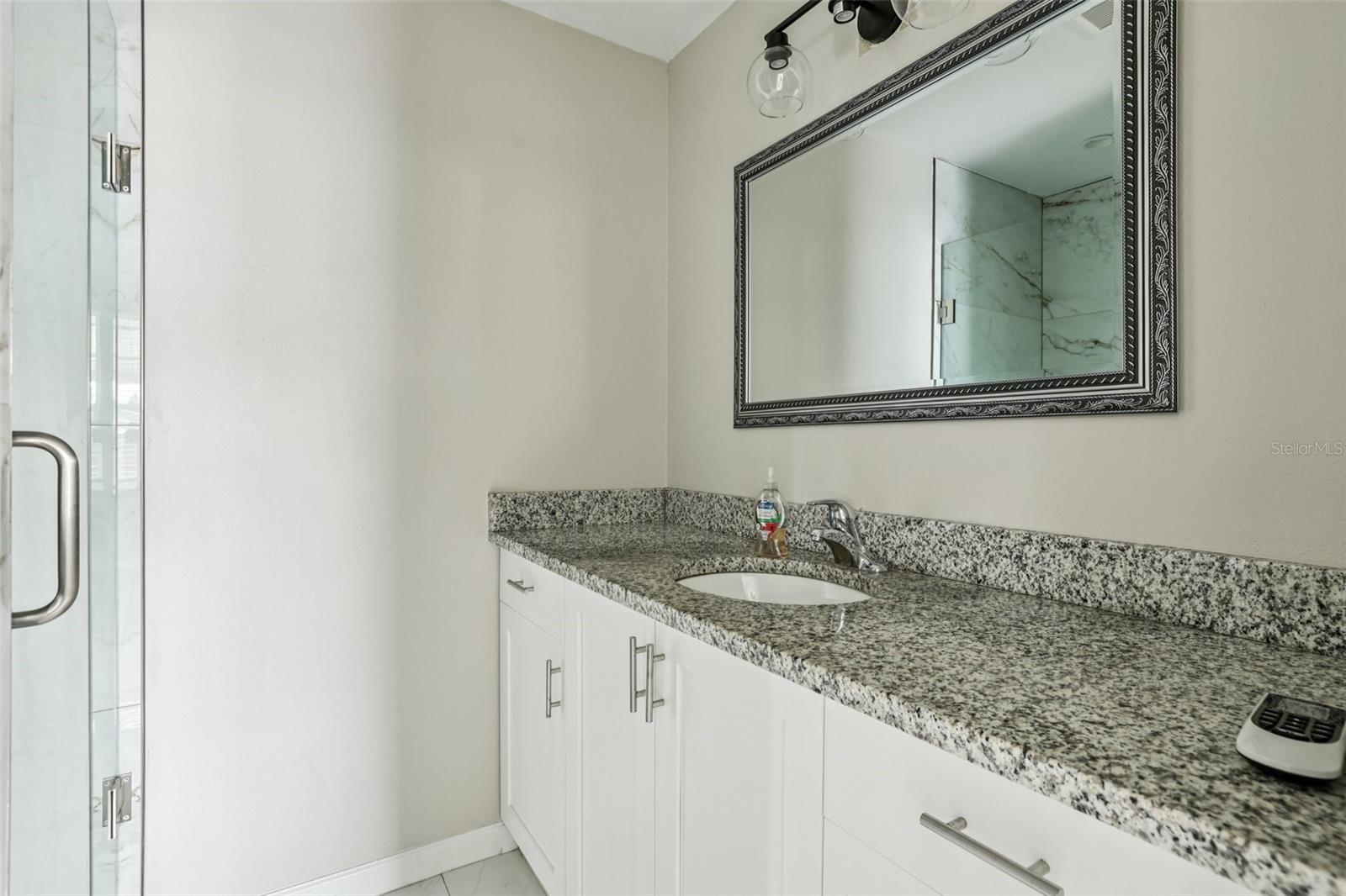 Image 16 of 25 For 801 Montrose Street Ne