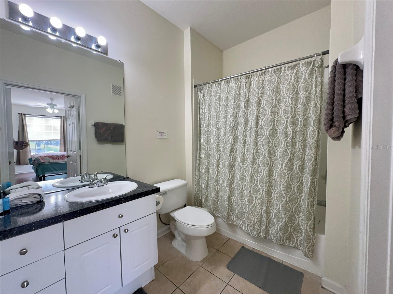 Image 18 of 32 For 2300 Silver Palm Drive 201