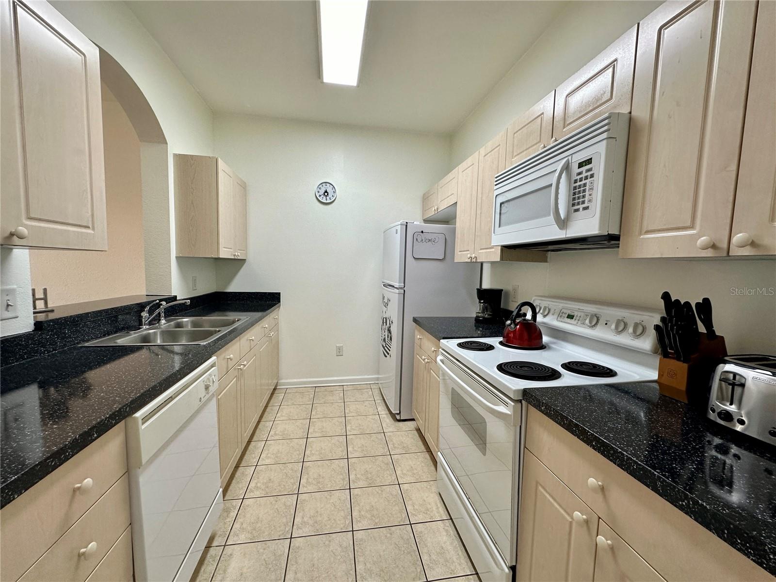 Image 4 of 32 For 2300 Silver Palm Drive 201