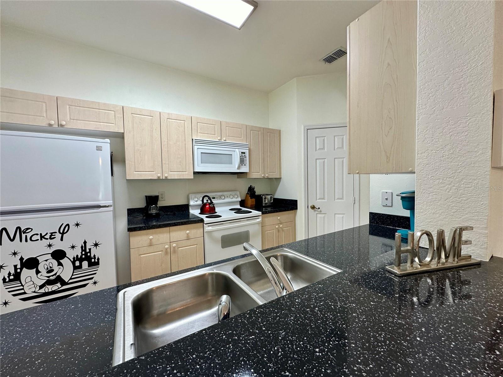 Image 5 of 32 For 2300 Silver Palm Drive 201