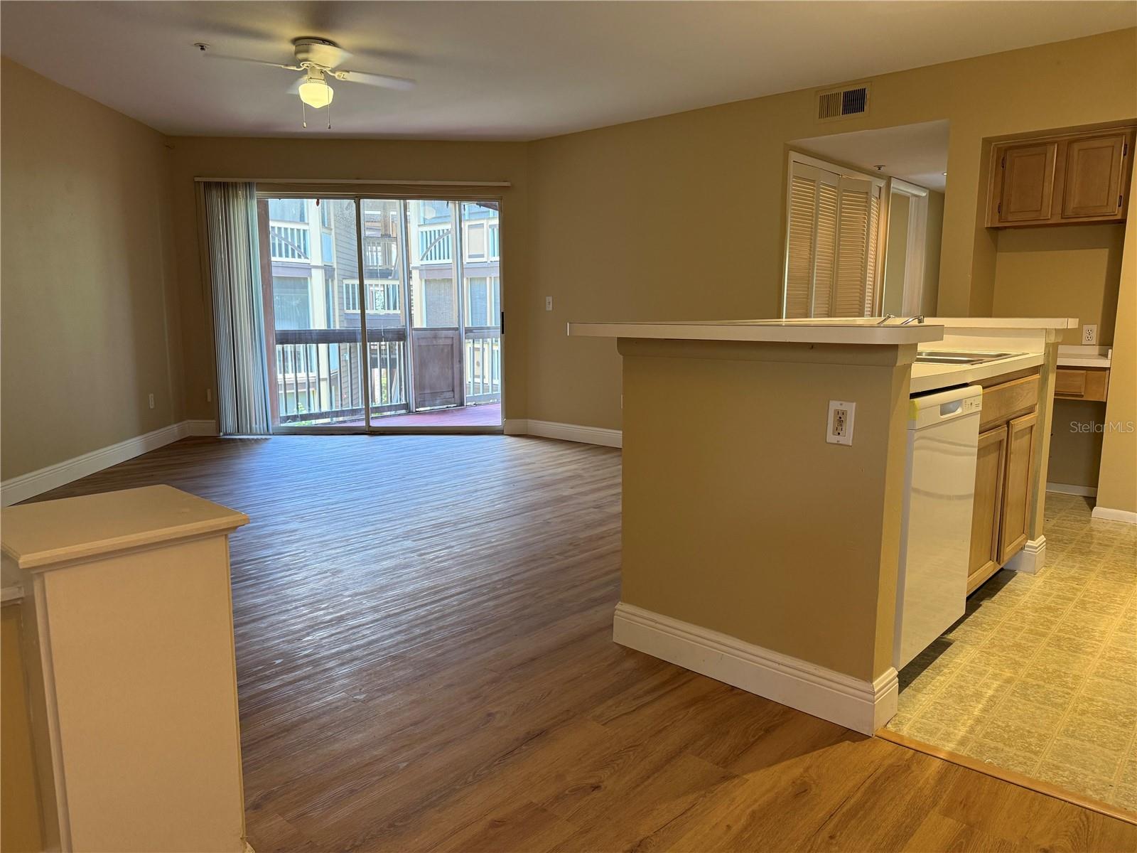 Image 10 of 26 For 490 Pin Oak Place 214