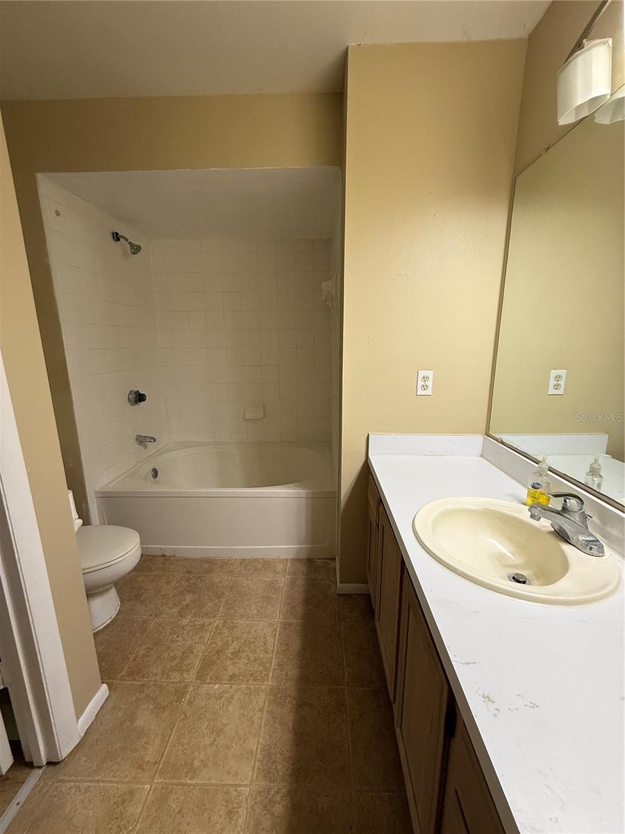 Image 18 of 26 For 490 Pin Oak Place 214