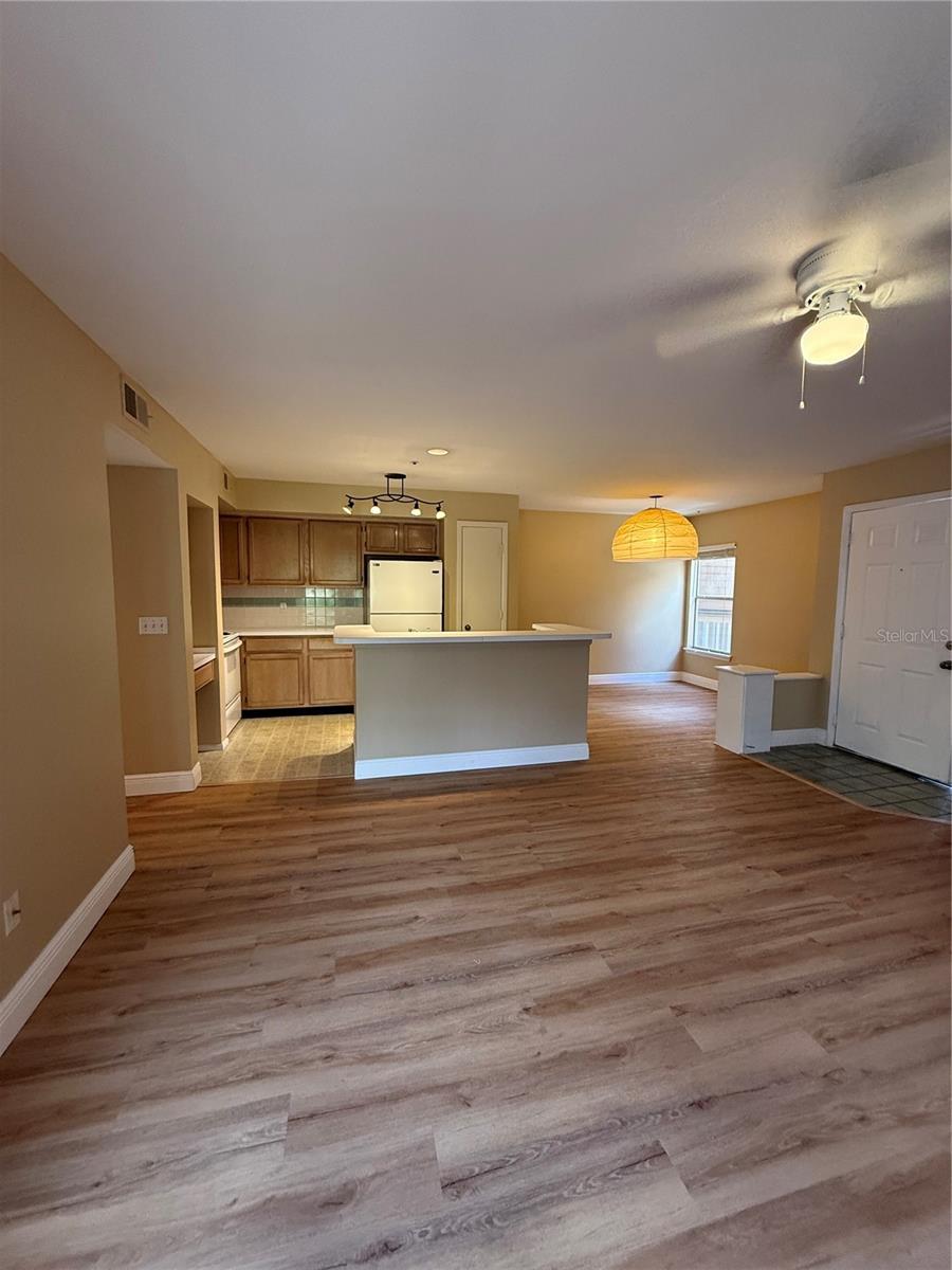 Image 8 of 26 For 490 Pin Oak Place 214