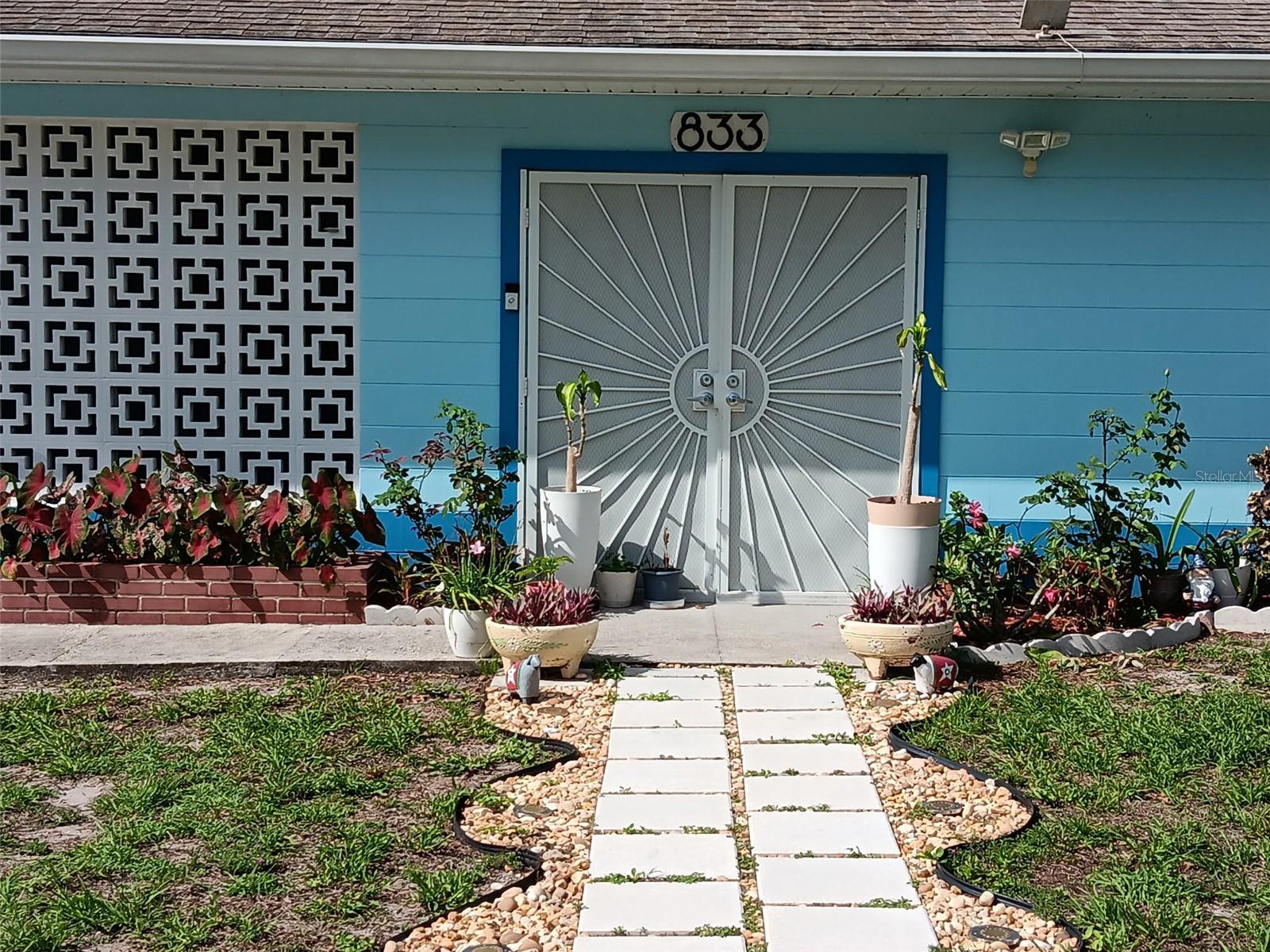Image 4 of 24 For 833 Channing Road