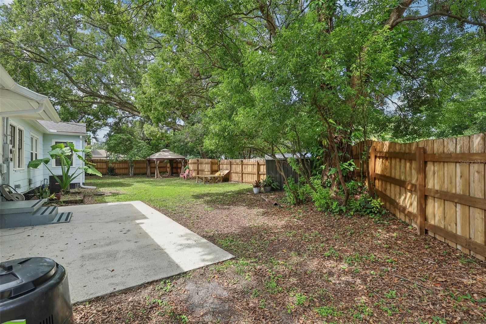 Image 32 of 36 For 826 Garden Plaza
