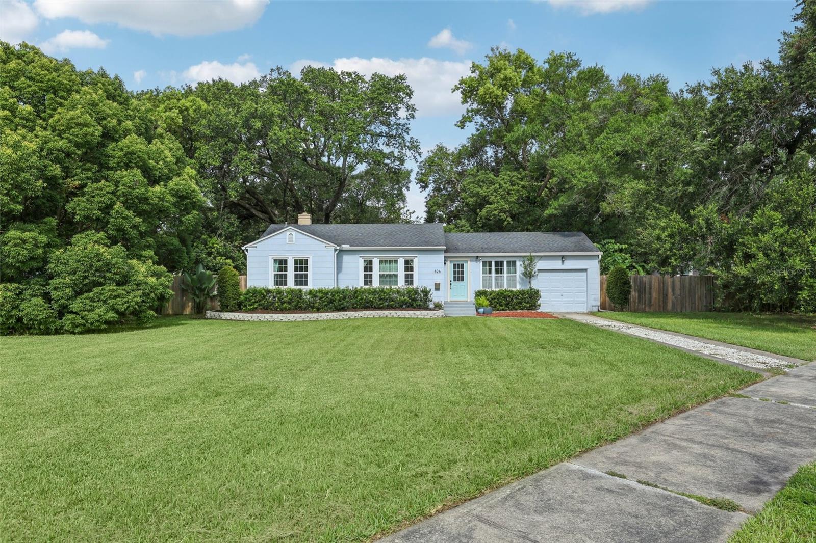 Image 4 of 36 For 826 Garden Plaza