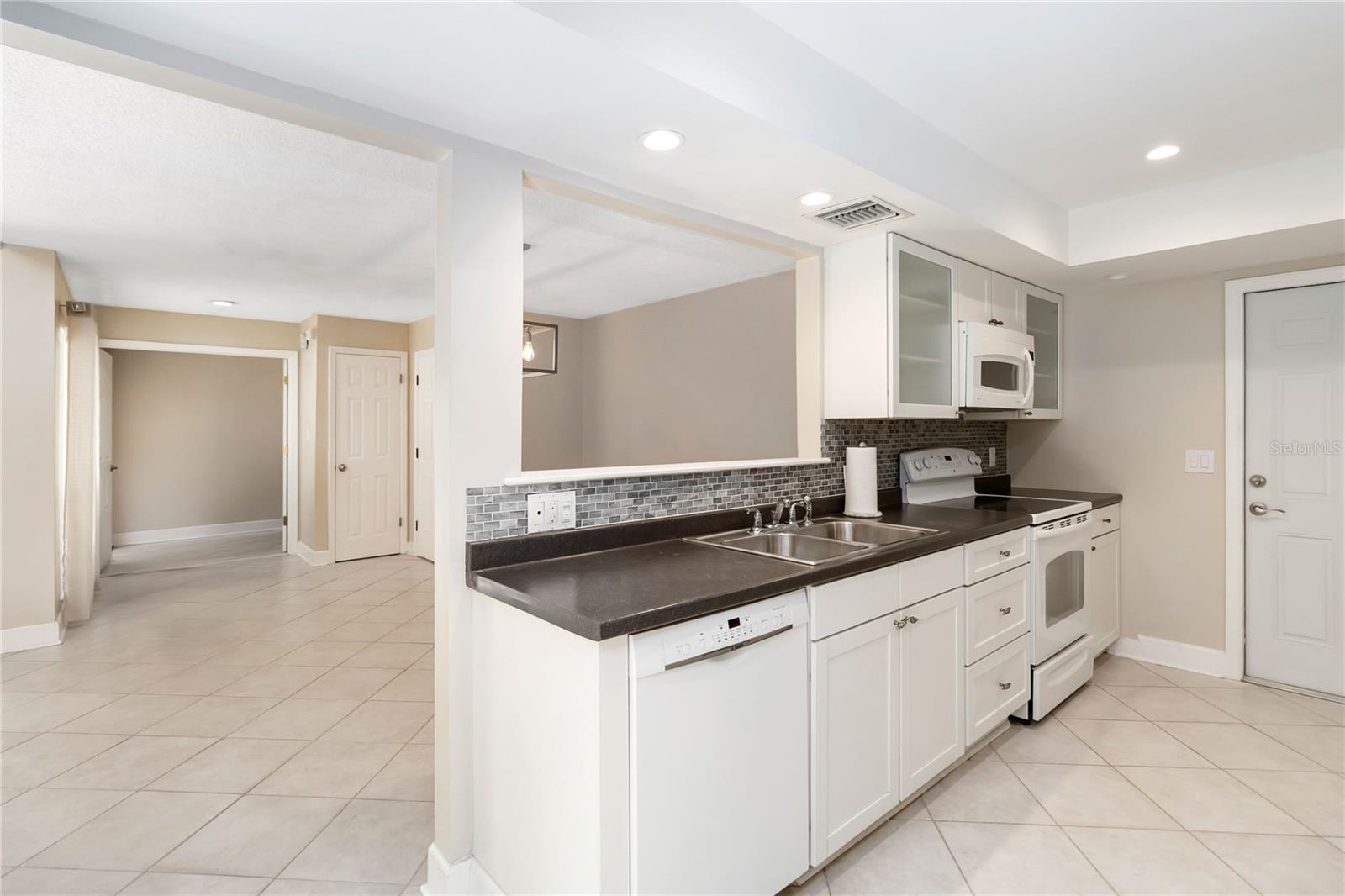 Image 17 of 51 For 5057 Maui Circle 15