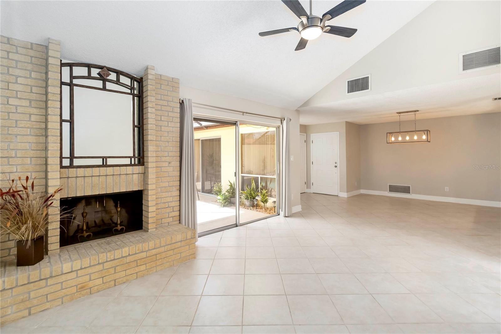 Image 20 of 51 For 5057 Maui Circle 15