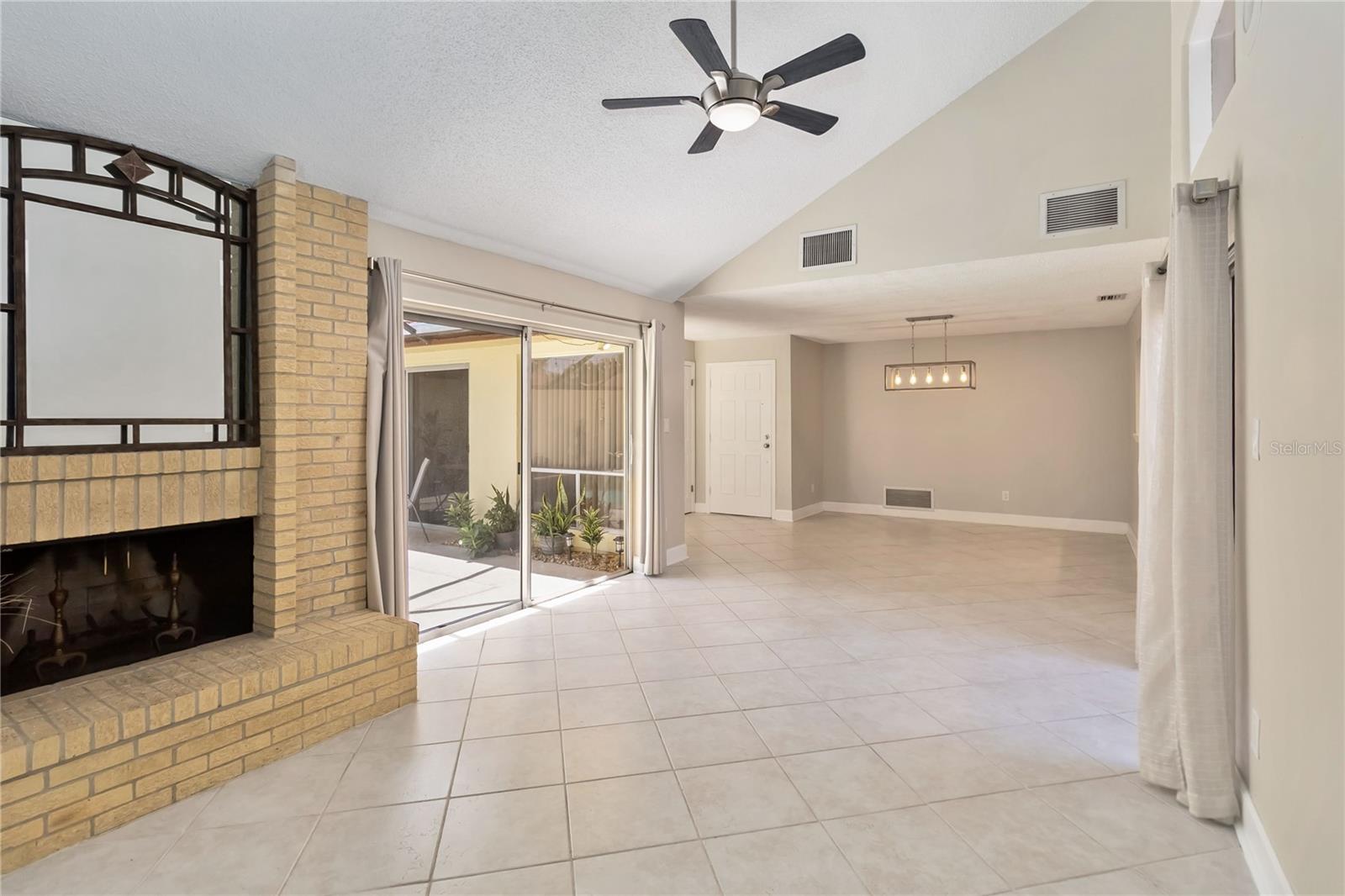 Image 21 of 51 For 5057 Maui Circle 15