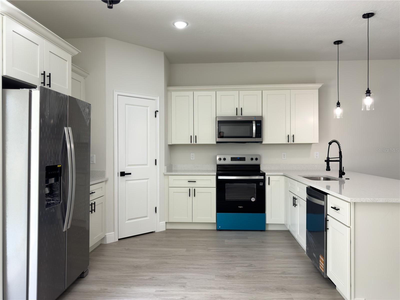 Image 7 of 30 For 6516 149 Th Lane Road