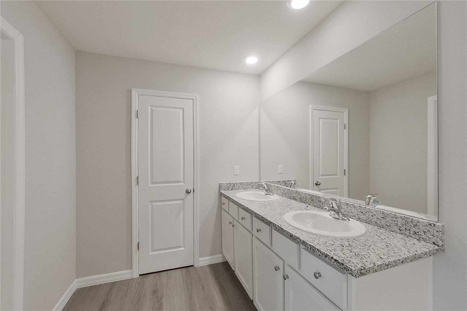 Image 17 of 25 For 8704 44th Court