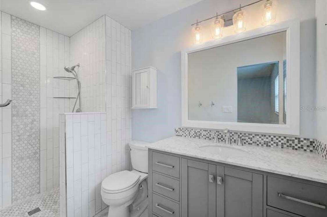 Image 18 of 34 For 2813 21st Avenue W
