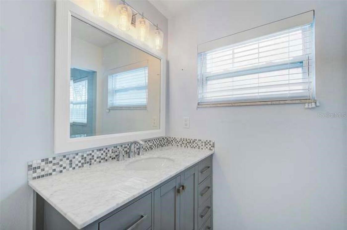 Image 19 of 34 For 2813 21st Avenue W