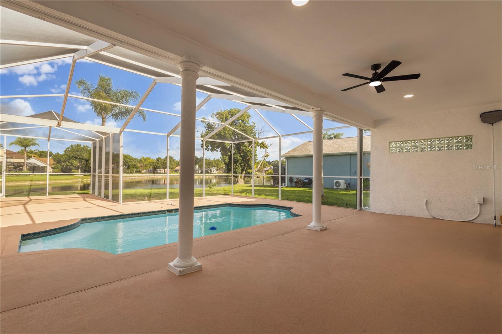 Listing photo id 28 for 17032 Winners Circle
