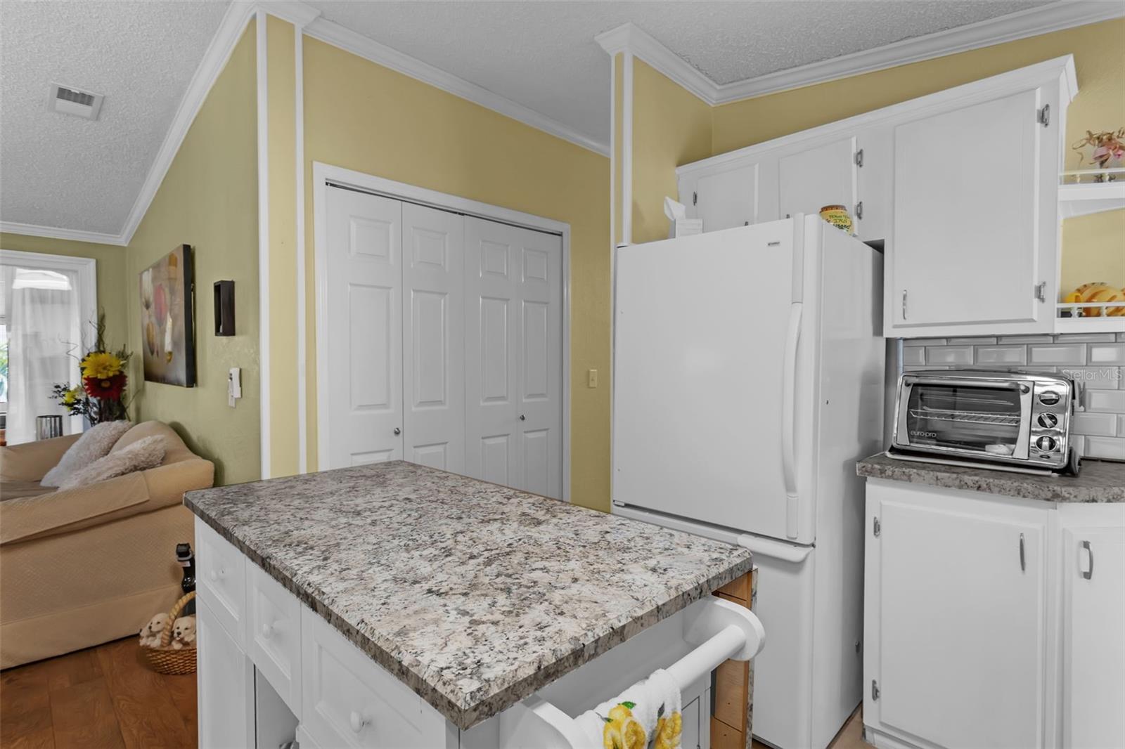 Image 10 of 54 For 298 Townbridge Drive