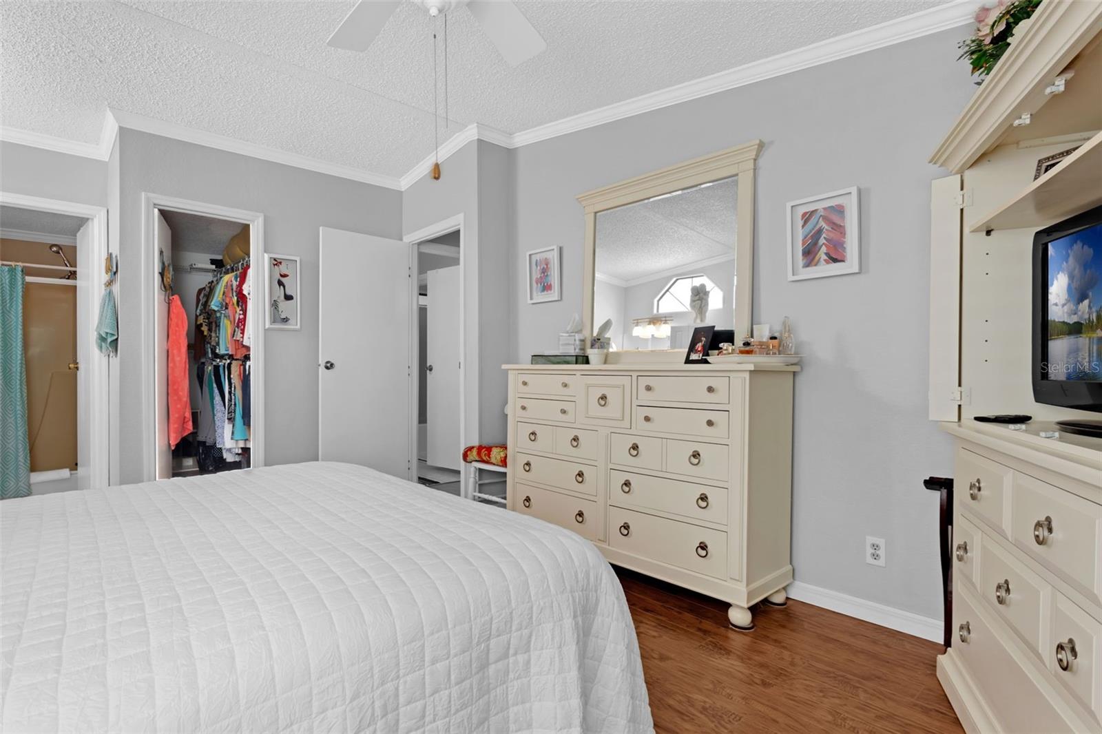 Image 13 of 54 For 298 Townbridge Drive