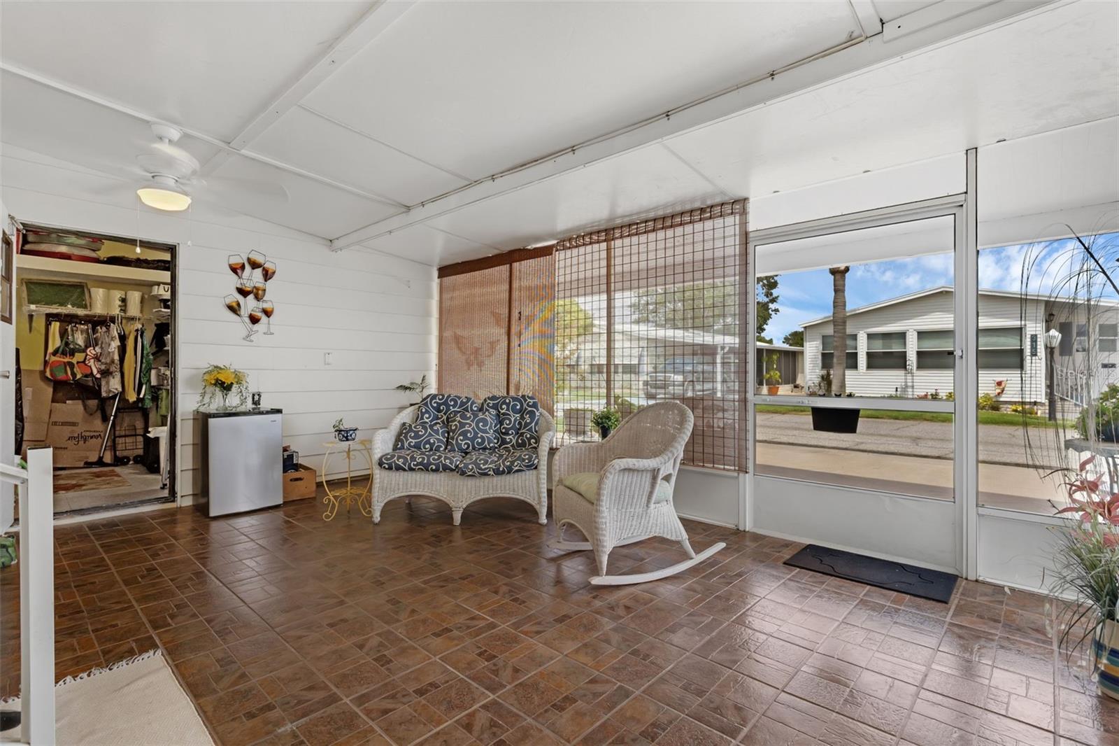 Image 17 of 54 For 298 Townbridge Drive