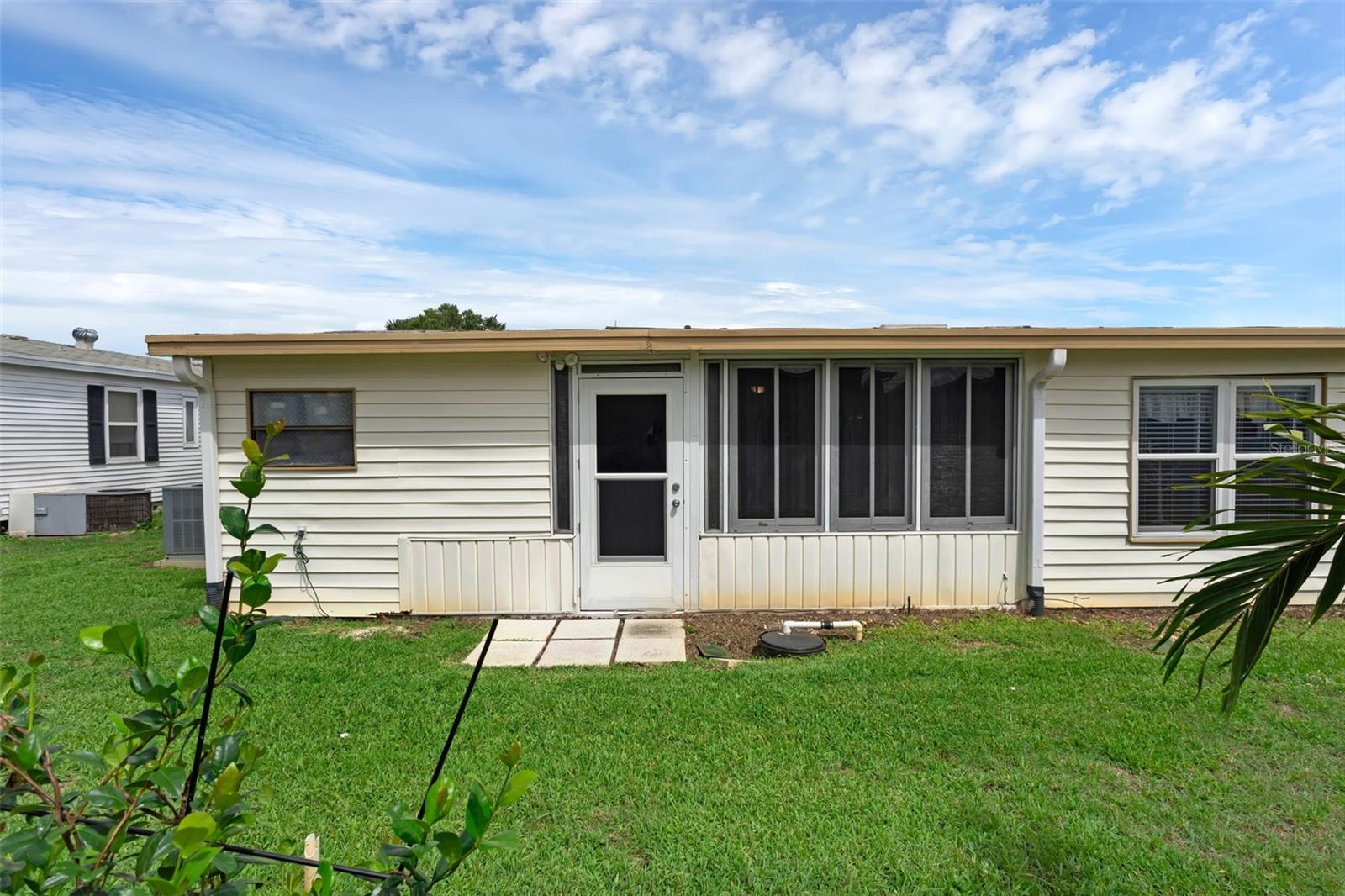 Image 23 of 54 For 298 Townbridge Drive