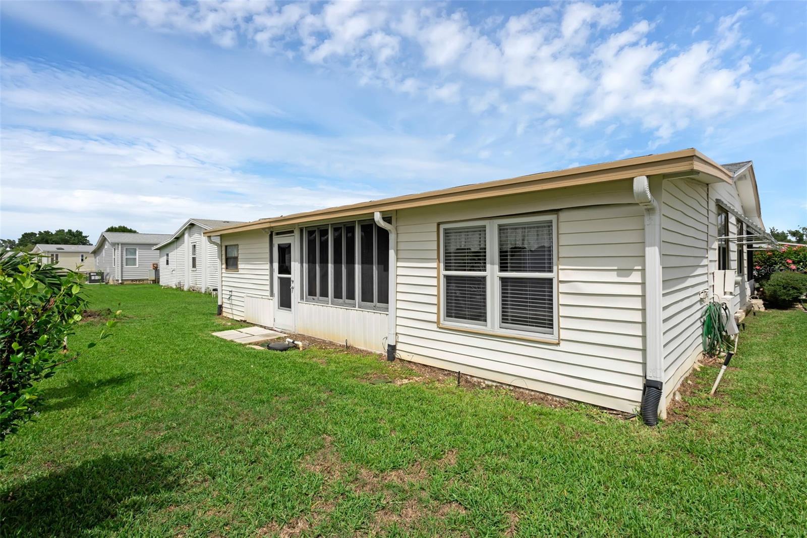 Image 24 of 54 For 298 Townbridge Drive
