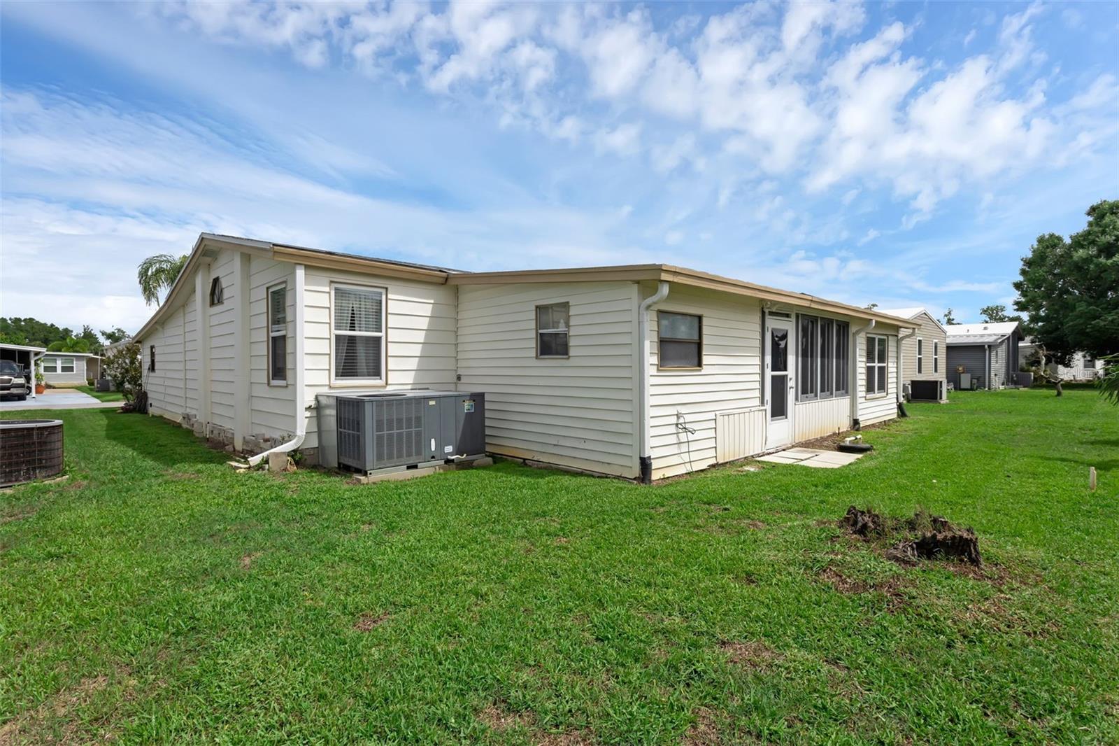 Image 25 of 54 For 298 Townbridge Drive