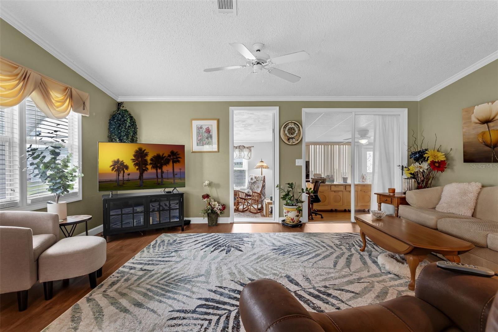 Image 5 of 54 For 298 Townbridge Drive